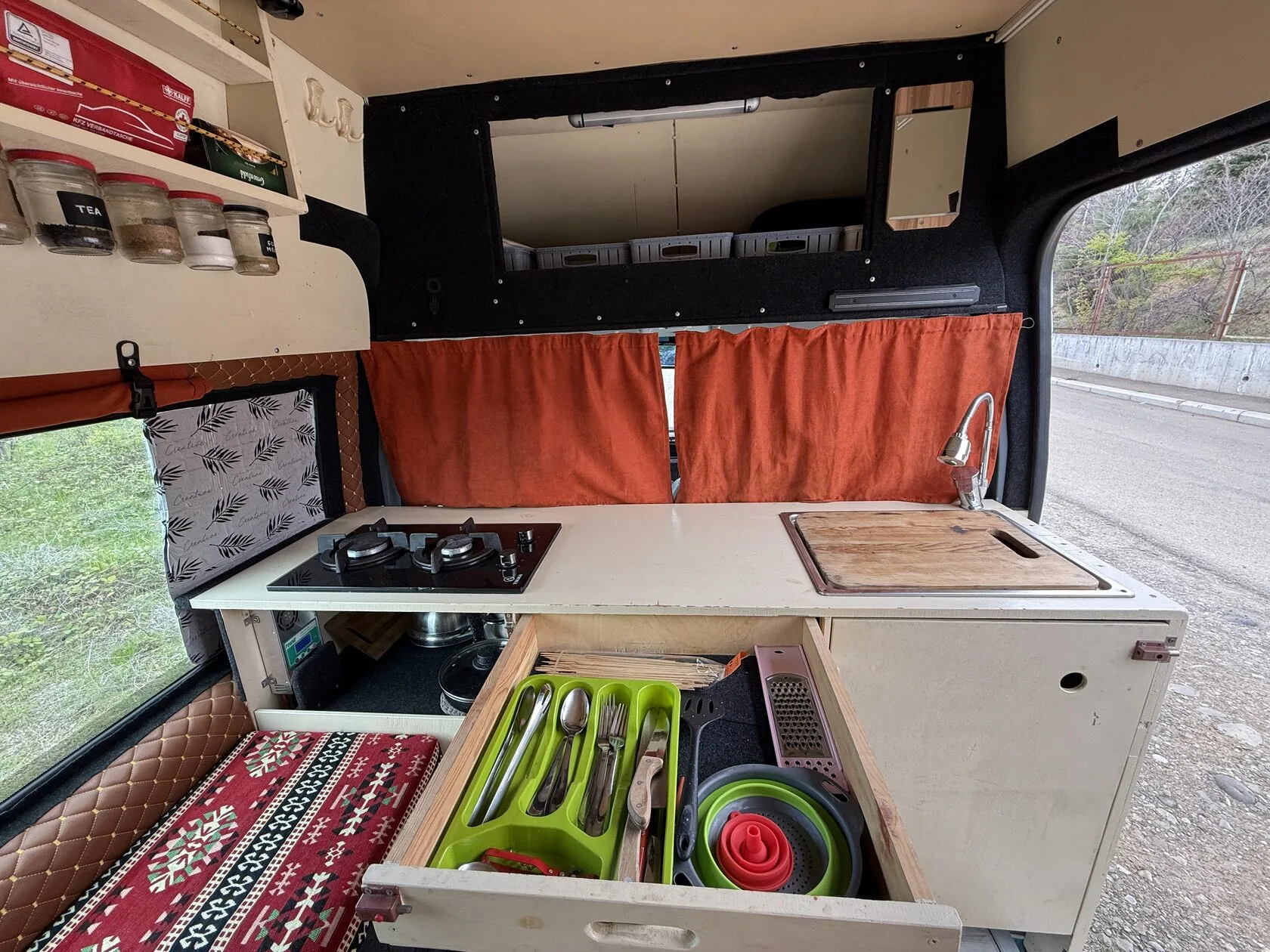 Motorhome.ge Ford Van, open photo 3