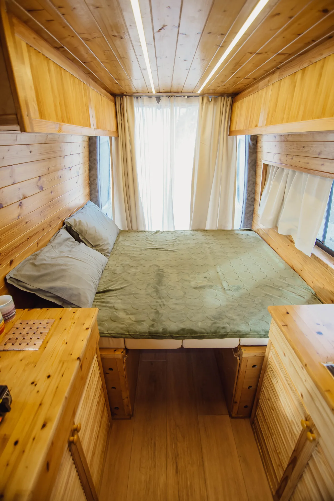 Motorhome.ge Mercedes Van AT, open photo 4