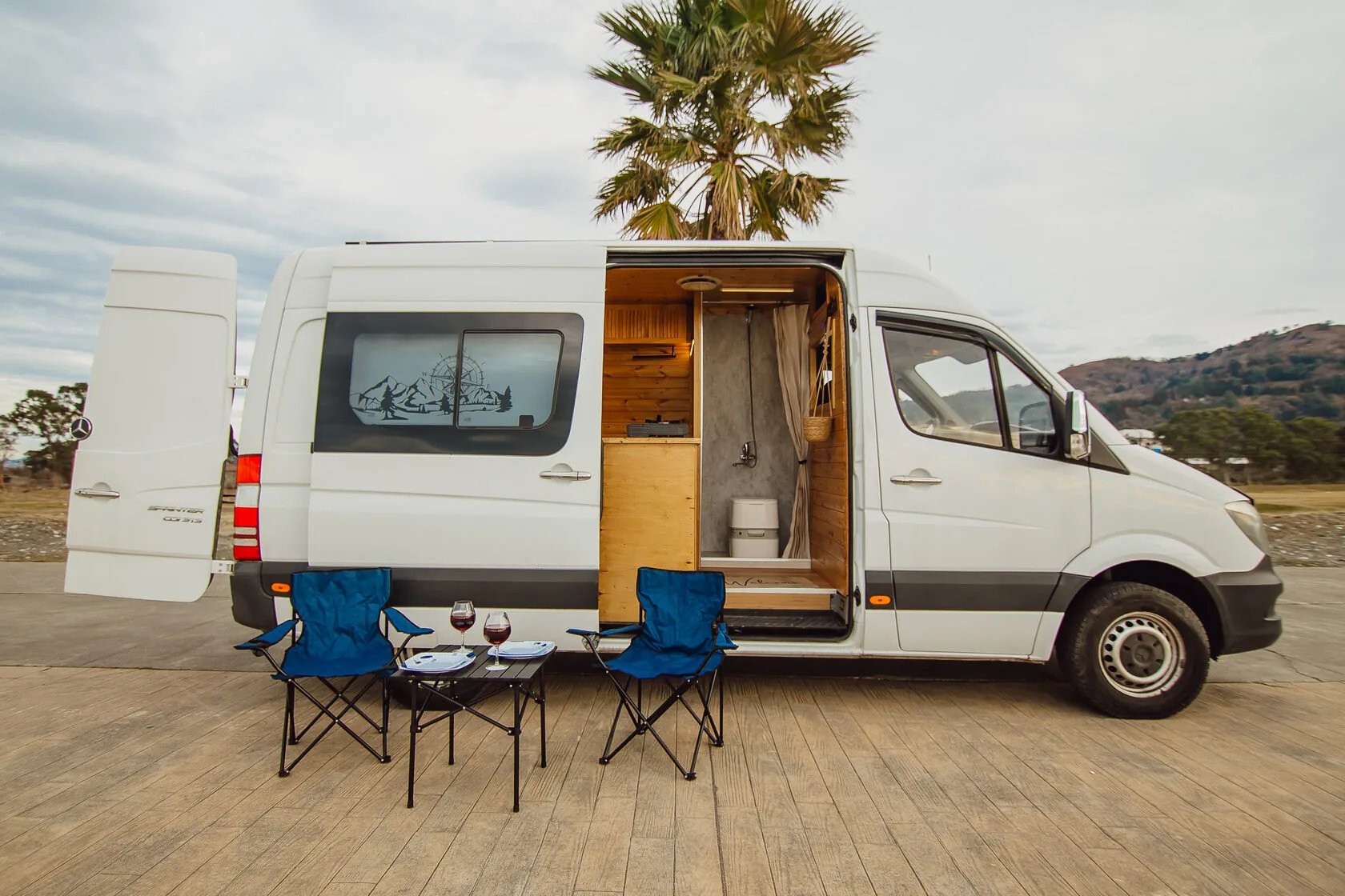Motorhome.ge Mercedes Van AT