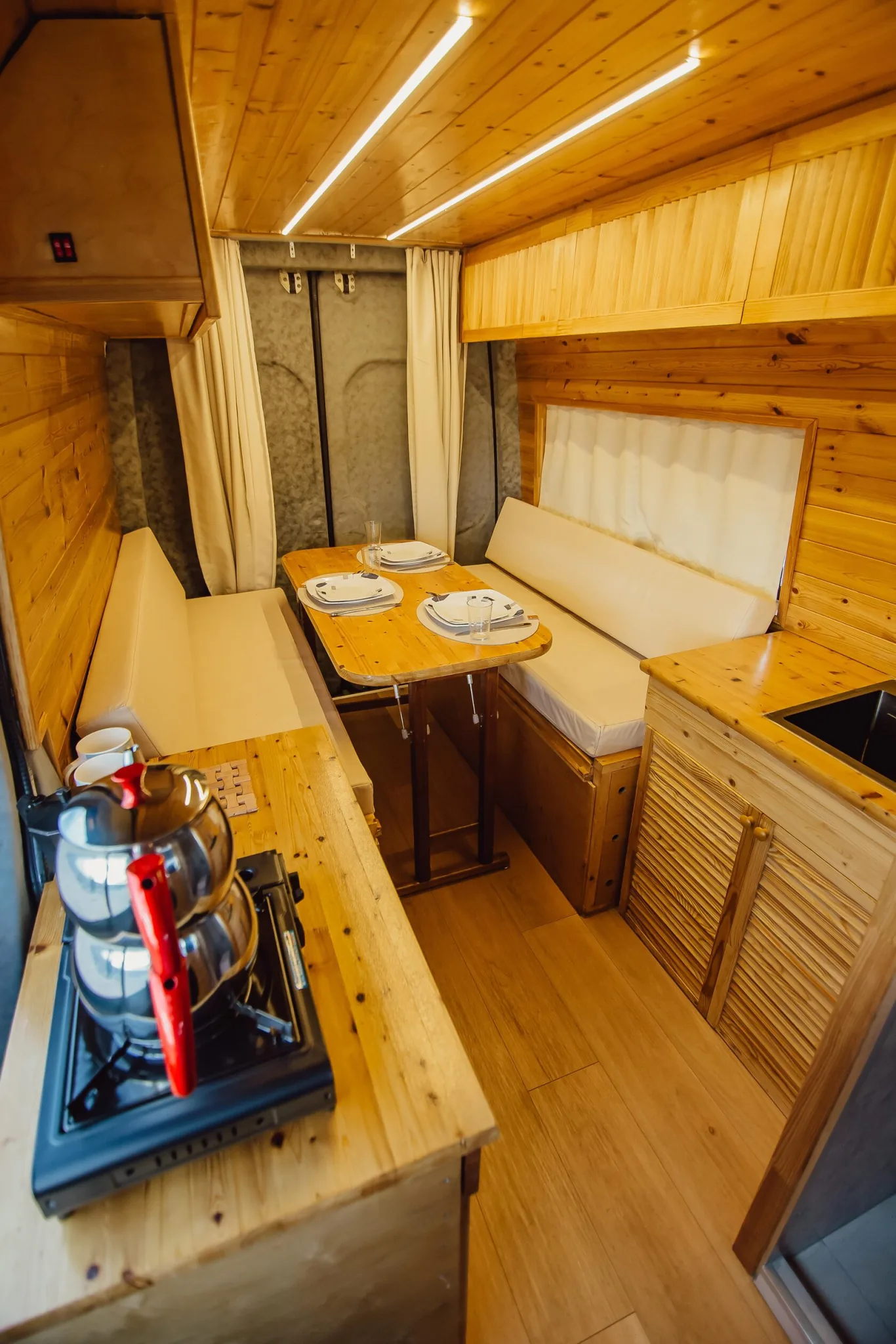 Motorhome.ge Mercedes Van AT, open photo 5