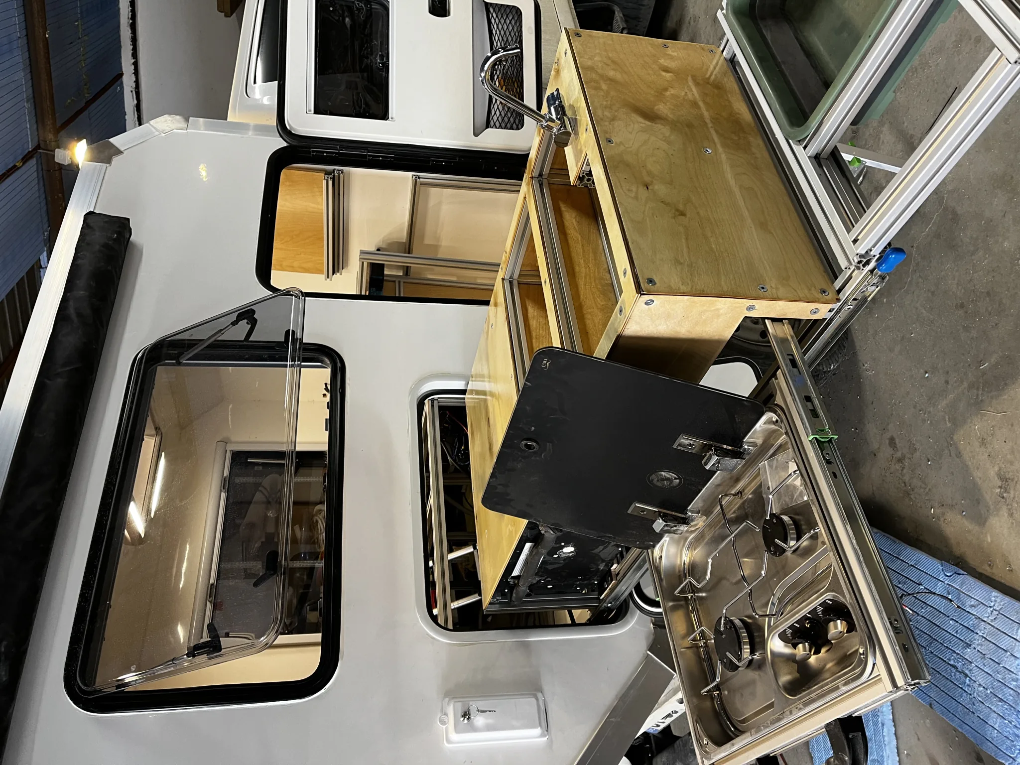 Overlando KIA Bongo Microcamper, open photo 3