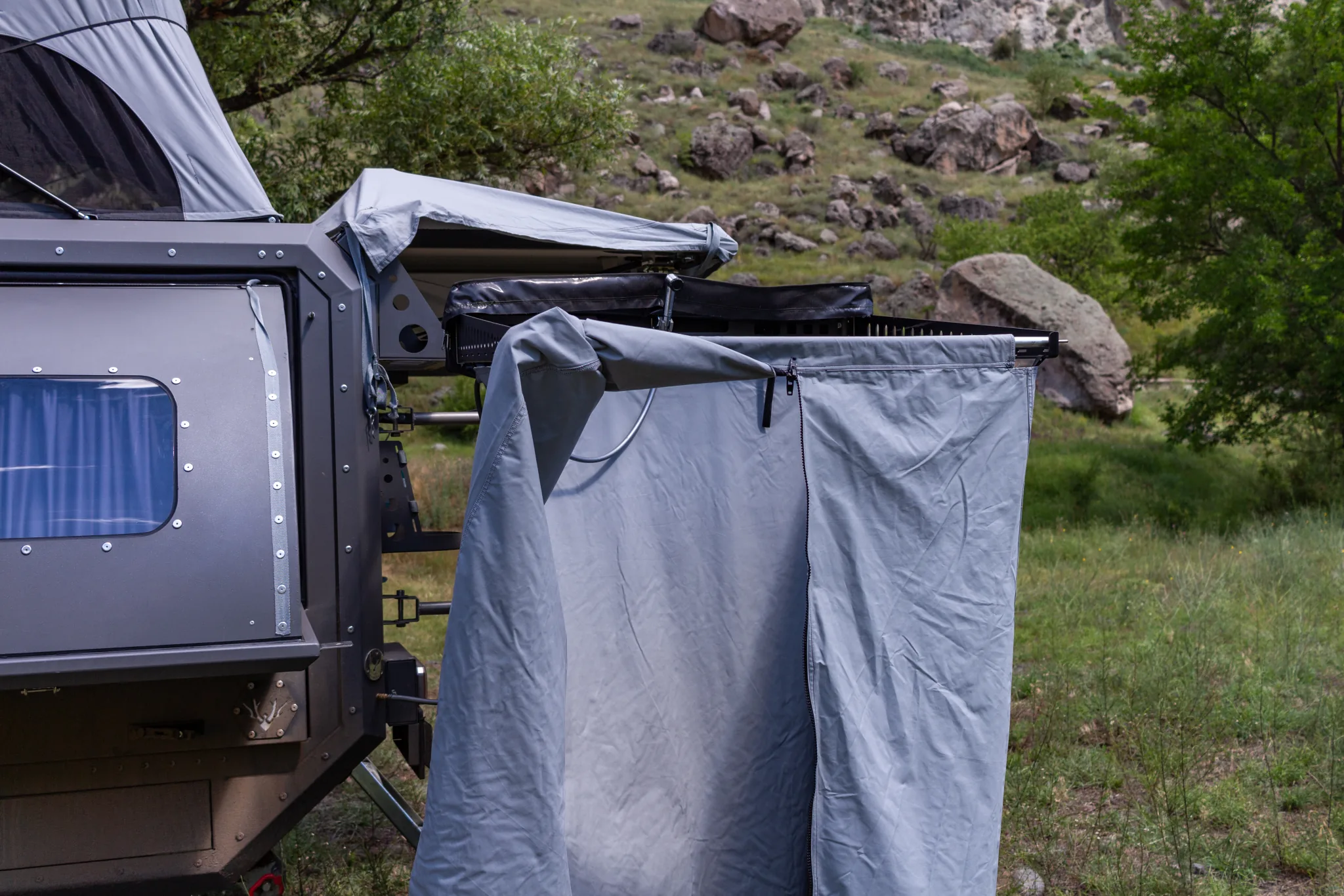 Overlando Toyota Hilux 4x4 Expedition Camper, open photo 5