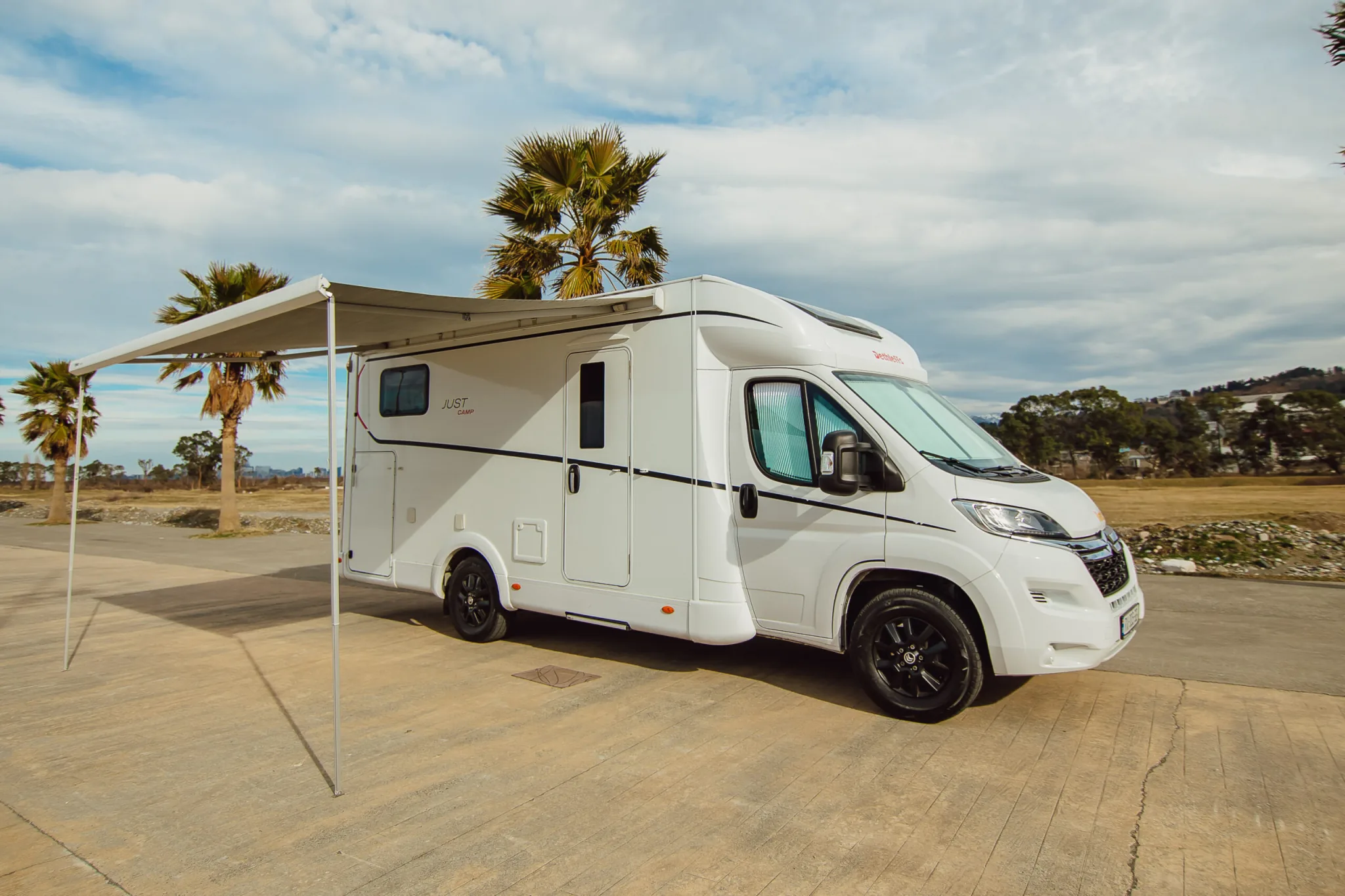 RV Rent GE Dethleffs Just Camp 6815, open photo 2