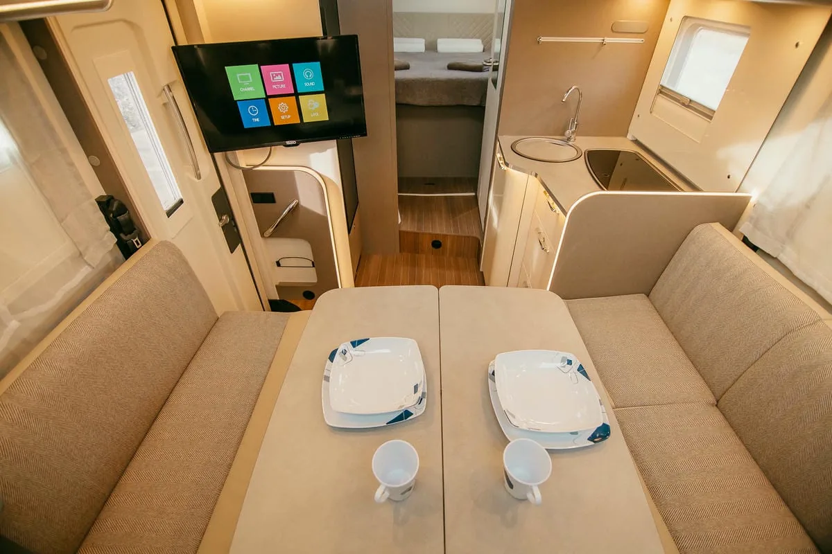 RV Rent GE Etrusco T7400, open photo 3