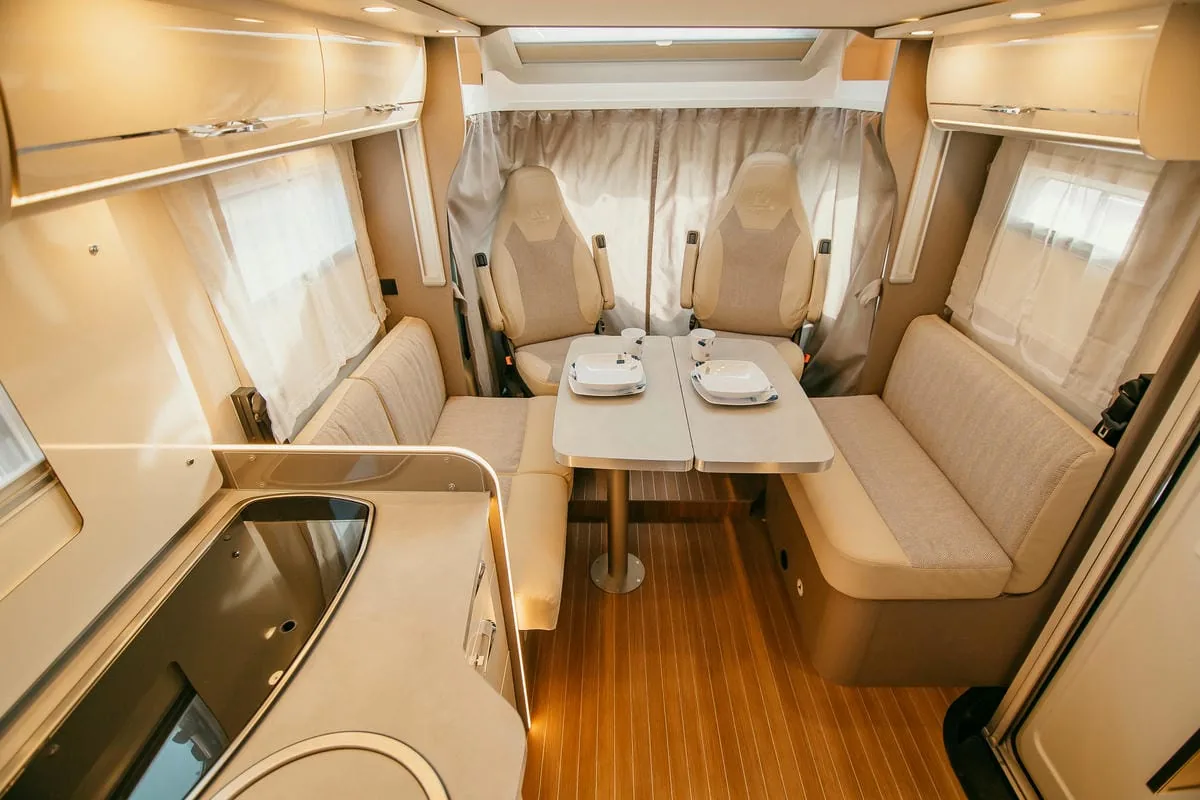 RV Rent GE Etrusco T7400, open photo 4