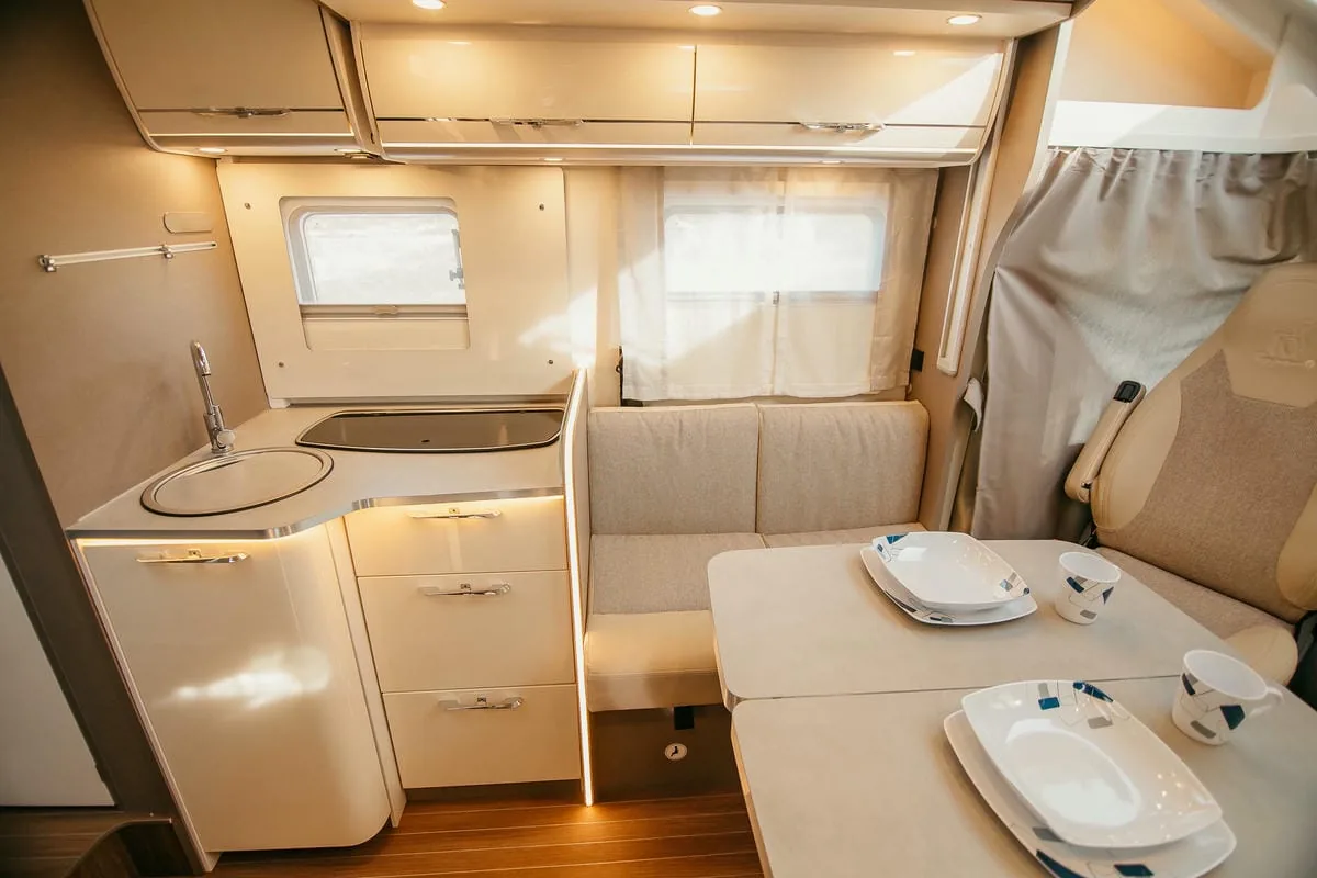 RV Rent GE Etrusco T7400, open photo 5