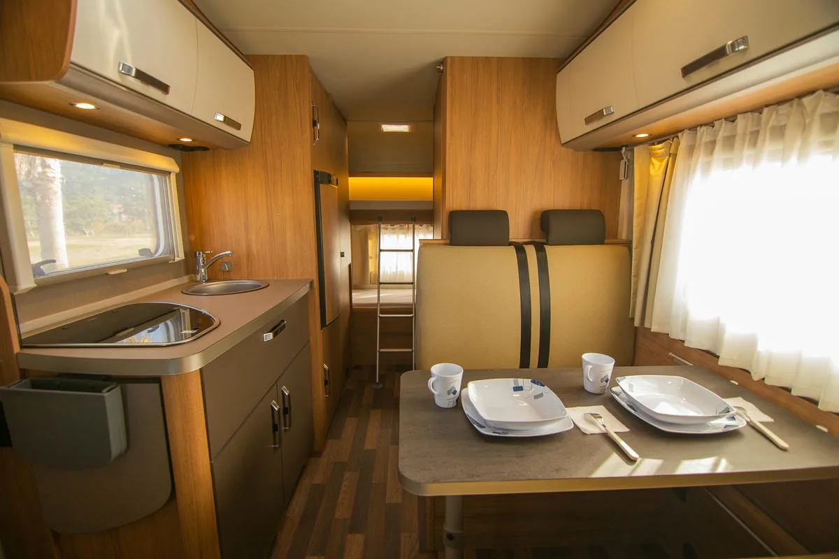 RV Rent GE Weinsberg 600, open photo 4