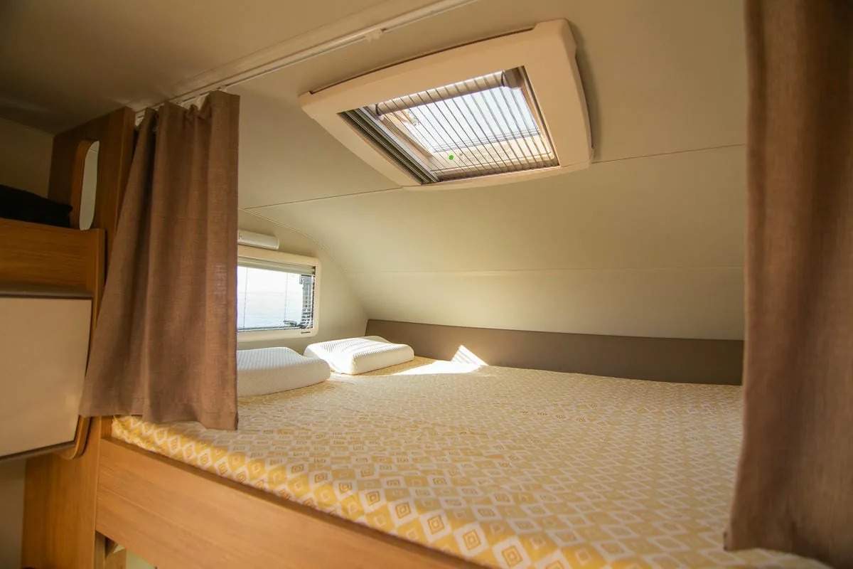 RV Rent GE Weinsberg 600, open photo 5